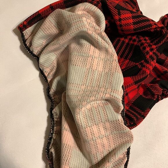 SHEIN Size 2XL red plaid pants w/leg ruching make for a look of tall/long legs - Picture 7 of 8